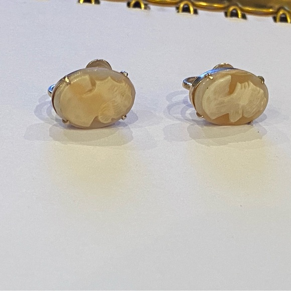 Coro Jewelry - Vintage Cameo Screw Back Earring